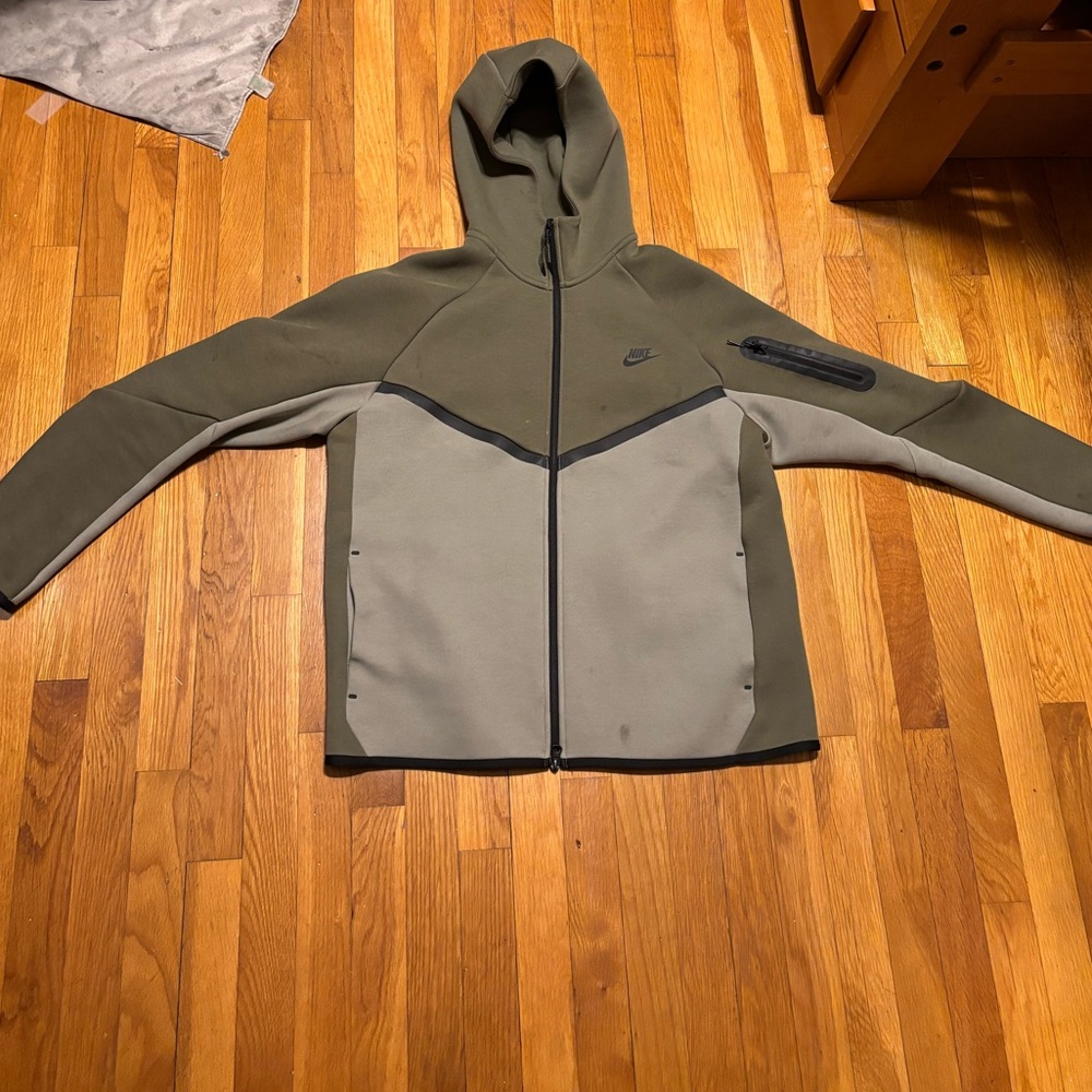 Nike tech men’s olive green jacket.